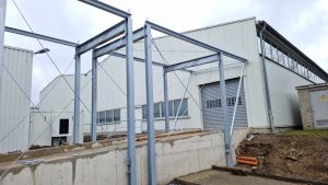 Errichtung einer Einhausung mit Verbindungsgang