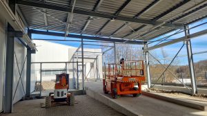 Errichtung einer Einhausung mit Verbindungsgang