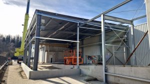 Errichtung einer Einhausung mit Verbindungsgang