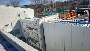 Errichtung einer Einhausung mit Verbindungsgang