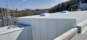 Errichtung einer Einhausung mit Verbindungsgang