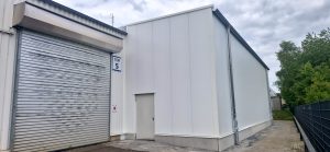 Errichtung einer Einhausung mit Verbindungsgang